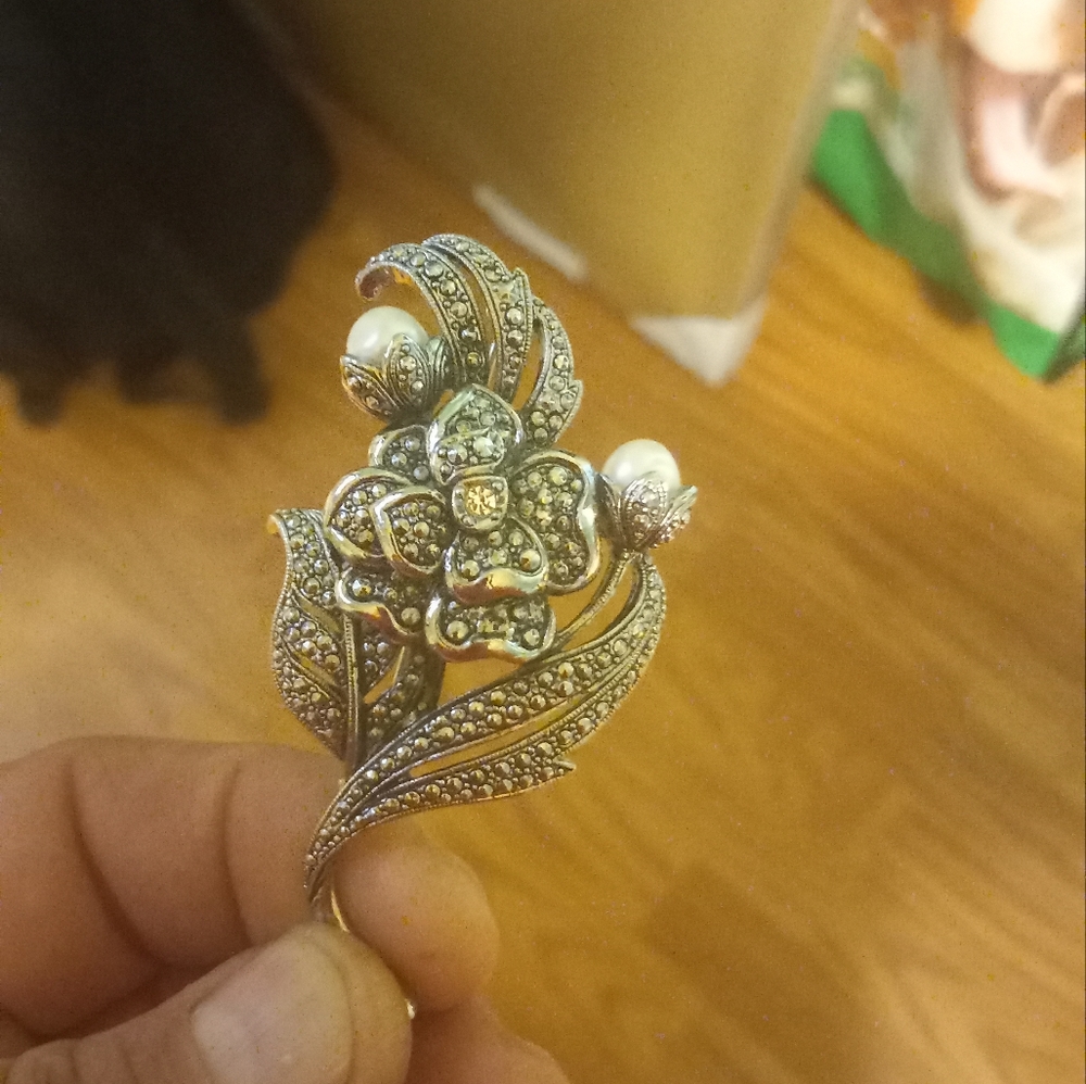Vintage avon broach